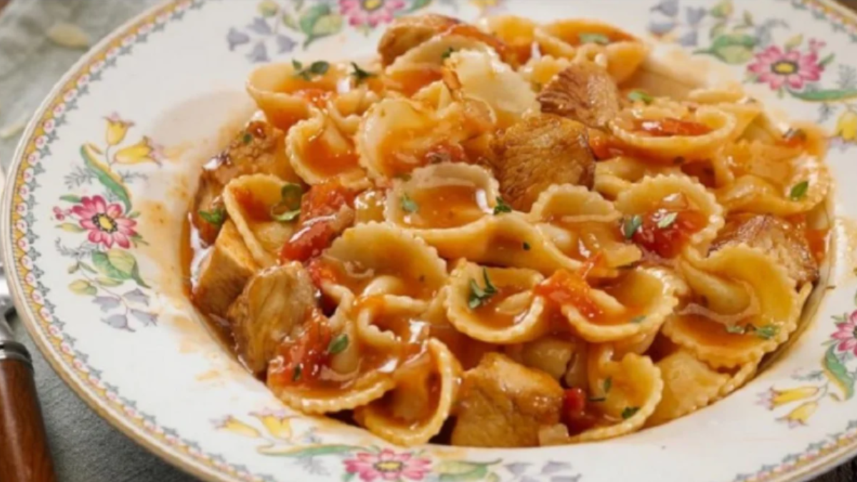 La cantante, fan de los guisos de verduras y fideos, compartió su preparación casera para que todos puedan disfrutarla en casa. La cantante, fan de los guisos de verduras y fideos, compartió su preparación casera para que todos puedan disfrutarla en casa.