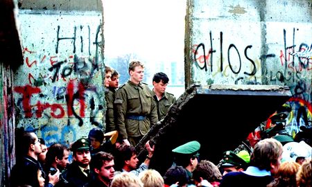 hace 30 anos cambiaba el mundo: 10 imagenes de la caida del muro de berlin hace 30 anos cambiaba el mundo: 10 imagenes de la caida del muro de berlin