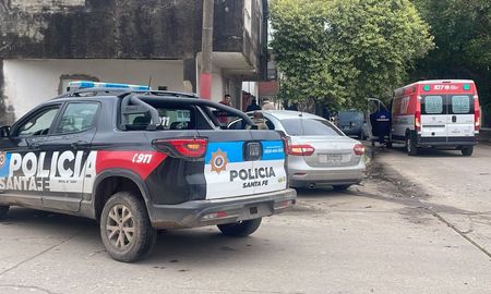 Un nuevo choque entre dos autos en barrio Barranquitas reavivó el pedido de los vecinos, que exigen lomas de burros en Pedro Ferre y San Lorenzo. Un nuevo choque entre dos autos en barrio Barranquitas reavivó el pedido de los vecinos, que exigen lomas de burros en Pedro Ferre y San Lorenzo.