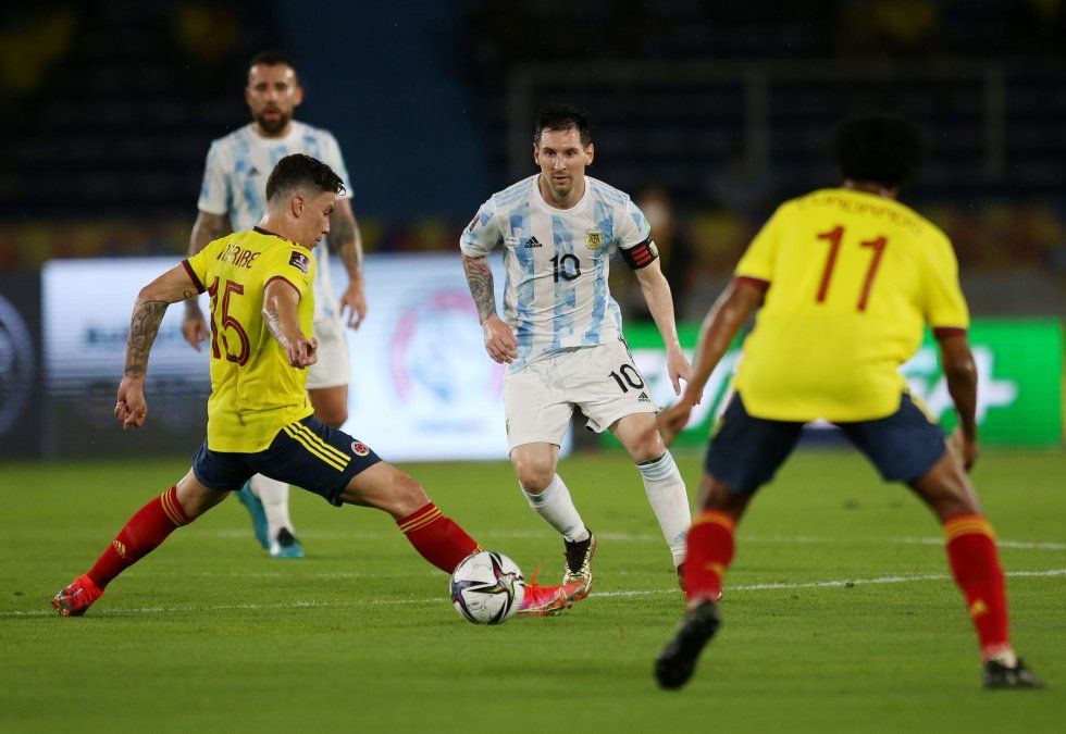 La Selección Argentina igualó 2-2 con Colombia y perdió dos puntos en Barranquilla