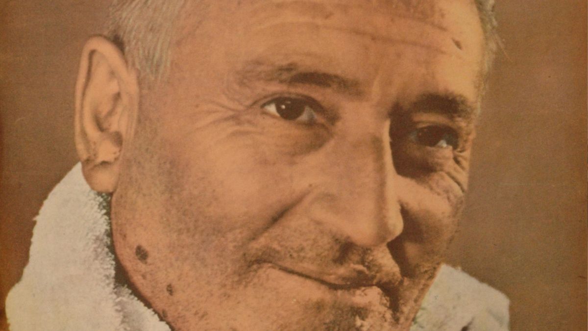 Tras concretar su hazaña de unir a nado Rosario con Buenos Aires, El Tiburón de El Quillá fue la tapa de la revista El Gráfico, cuya edición N° 1395 se publicó el viernes 5 de abril de 1946. Al momento de cumplir el sueño de su vida, Candioti tenía 52 años, siete meses y 20 días y, poco más de cuatro meses después –¬el 24 de julio–, cumpliría 53. Tras concretar su hazaña de unir a nado Rosario con Buenos Aires, El Tiburón de El Quillá fue la tapa de la revista El Gráfico, cuya edición N° 1395 se publicó el viernes 5 de abril de 1946. Al momento de cumplir el sueño de su vida, Candioti tenía 52 años, siete meses y 20 días y, poco más de cuatro meses después –¬el 24 de julio–, cumpliría 53.