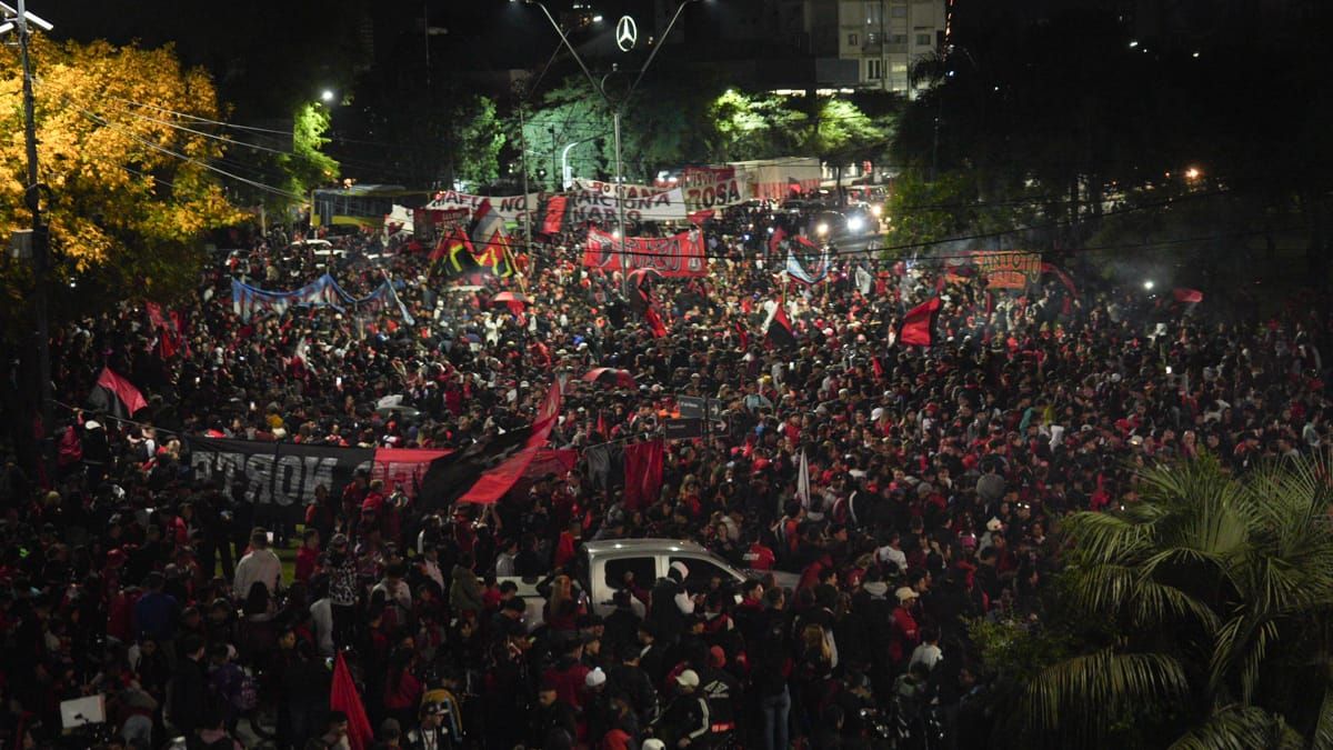 Miles de hinchas sabaleros se sumaron a la celebración por los 121 años de Colón.