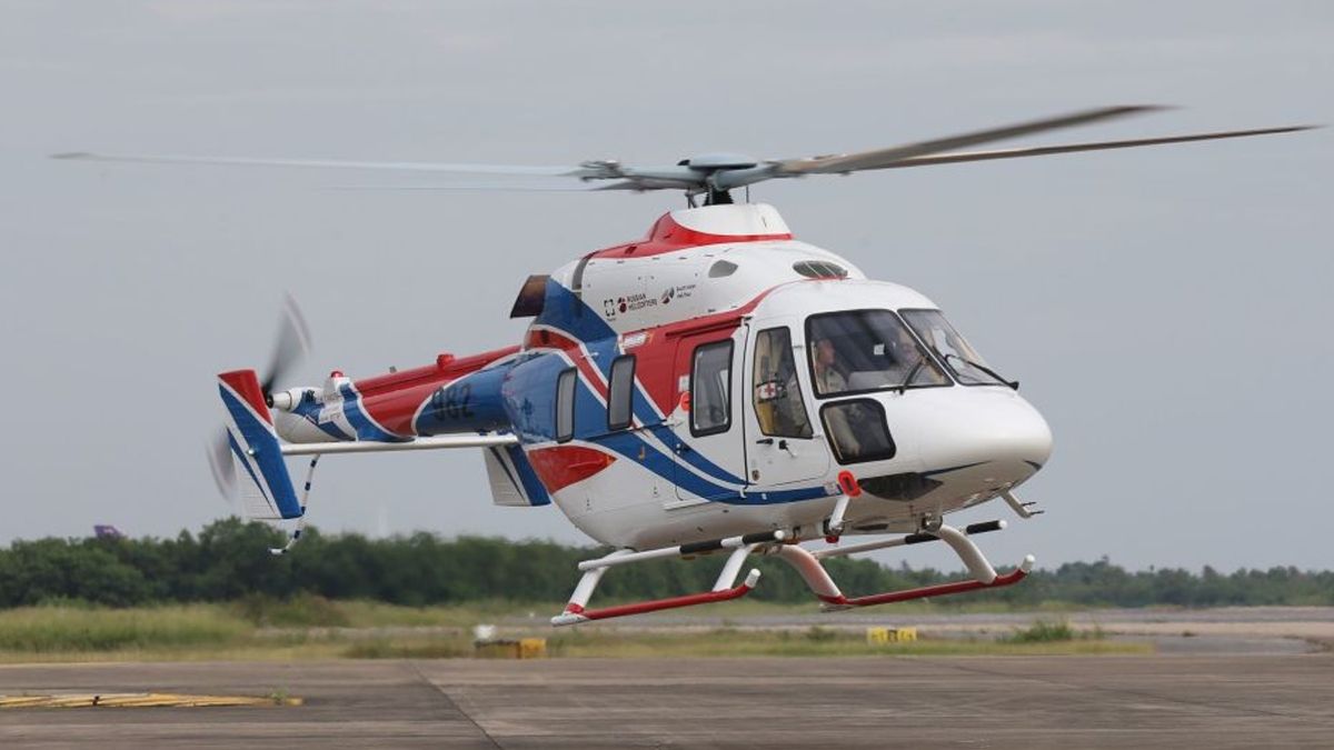 VIDEO: Arrojan un auto de lujo desde un helicóptero por una insólita apuesta