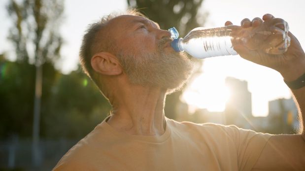 La vitamina C y el potasio de los cítricos ayudan a recuperar rápidamente los minerales que el cuerpo elimina al transpirar excesivamente.