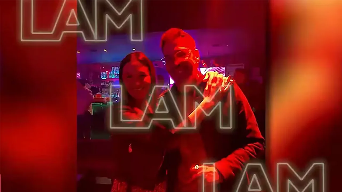 La foto que Rolando Barbano se sacó en un boliche con una mujer. La foto que Rolando Barbano se sacó en un boliche con una mujer.
