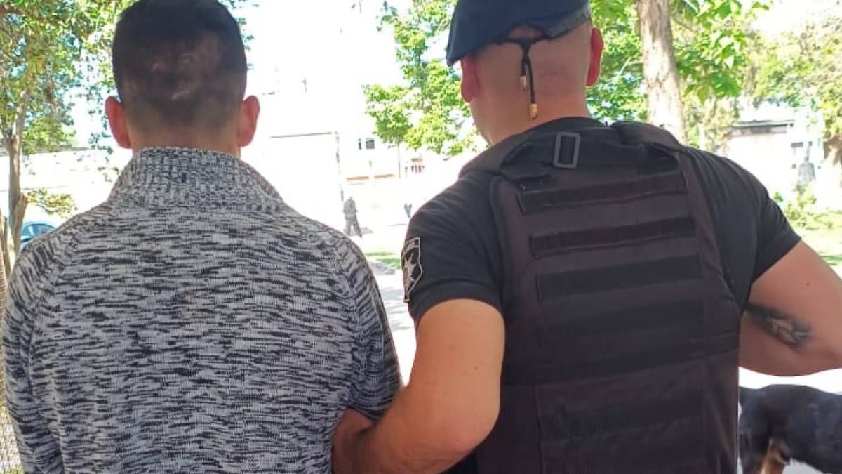 El hombre que se fugó, estaba detenido en el penal de Helvecia. El hombre que se fugó, estaba detenido en el penal de Helvecia.