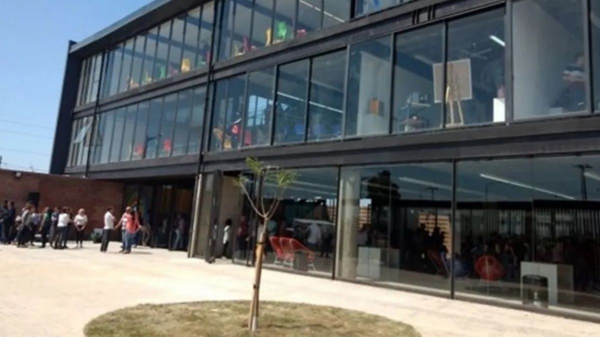 Dos alumnos de la Escuela de Trabajo de Barranquitas asaltaron a un profesor de ajedrez.