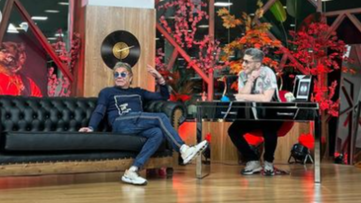 Beto Casella pasó por el nuevo programa de Jey Mammon en NET TV. Beto Casella pasó por el nuevo programa de Jey Mammon en NET TV.