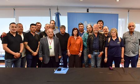El cosecretario general de la CGT Pablo Moyano se reunió este lunes con la ministra de Trabajo, Raquel Kelly Olmos. El cosecretario general de la CGT Pablo Moyano se reunió este lunes con la ministra de Trabajo, Raquel Kelly Olmos.