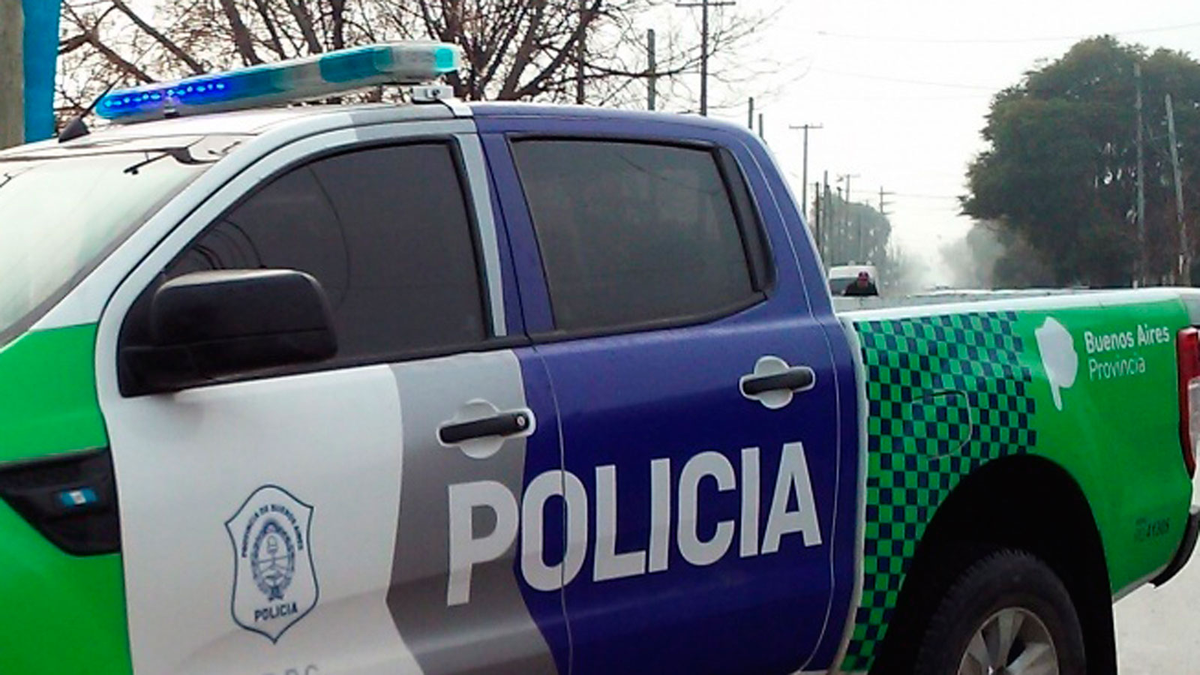 El policía le disparó en la cabeza al delincuente que estaba arriba del colectivo en Monte Grande.