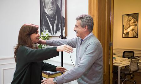 Cristina Kirchner se reconcilió con Agustín Rossi, flamante candidato a vicepresidente. Cristina Kirchner se reconcilió con Agustín Rossi, flamante candidato a vicepresidente.