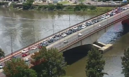 Demoras en el viaducto Oroño de Santa Fe por un colectivo varado en la ruta nacional 168 Demoras en el viaducto Oroño de Santa Fe por un colectivo varado en la ruta nacional 168