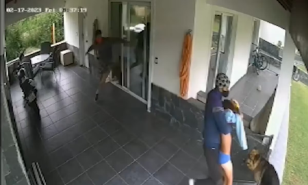 Desesperada reacción de un padre: dos ladrones quisieron secuestrar a su hijo de 9 años y los tackleó para evitarlo Desesperada reacción de un padre: dos ladrones quisieron secuestrar a su hijo de 9 años y los tackleó para evitarlo
