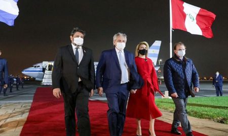 Pese a estar exceptuados, la comitiva presidencial quedó aislada y permanecerá monitoreada. Pese a estar exceptuados, la comitiva presidencial quedó aislada y permanecerá monitoreada.