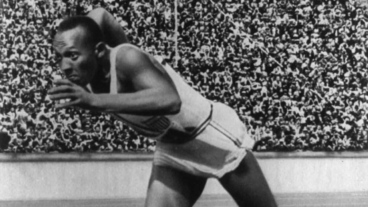 Jesse Owens ganó cuatro medallas de oro en los Juegos Olímpicos de Berlín 1936.