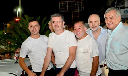 Gerardo Morales y Horacio Rodríguez Larreta, junto con otros referentes de Juntos por el Cambio participaron de los festejos en La Falda. Gerardo Morales y Horacio Rodríguez Larreta, junto con otros referentes de Juntos por el Cambio participaron de los festejos en La Falda.