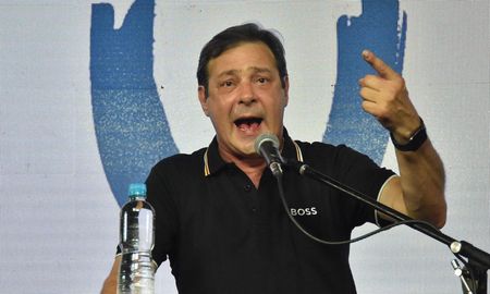 El hecho de que finalmente sea el reemplazante de Sergio Uñac se debió a la idea de mantener el apellido en las boletas del oficialismo. El hecho de que finalmente sea el reemplazante de Sergio Uñac se debió a la idea de mantener el apellido en las boletas del oficialismo.