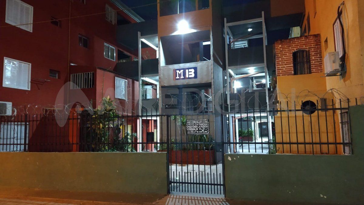 El hombre fue hallado en el primer piso del monoblock N°13 de barrio Las Flores.&nbsp;