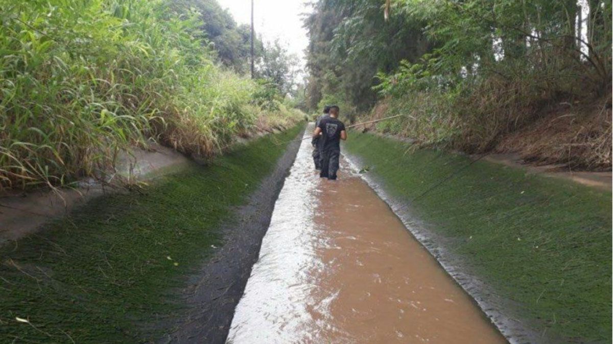 El cuerpo estaba semisumergido y en avanzado estado de descomposición