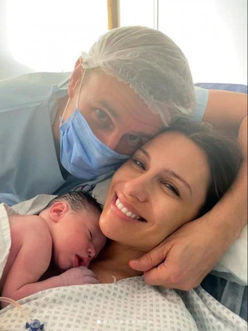 Pampita fue mamá hace dos semanas.