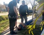 El estafador de Villa Adelina fue detenido por los vecinos que llamaron a la policía. El estafador de Villa Adelina fue detenido por los vecinos que llamaron a la policía.