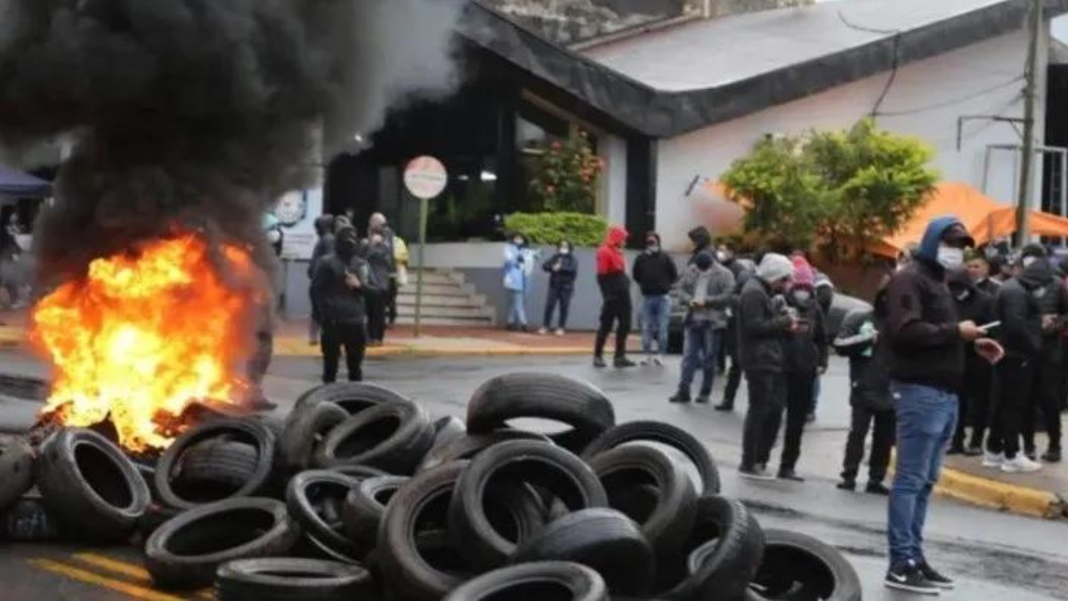La situación en Misiones, se agrava cada día más al no lograr un acuerdo salarial entre la provincia y personal policial.
