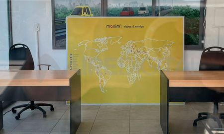 Esta es la oficina que Maxim abrió en el centro de la ciudad de Santa Fe. Esta es la oficina que Maxim abrió en el centro de la ciudad de Santa Fe.
