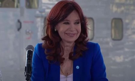 La expresidenta de la Argentina remarcó que antes del cierre de listas, habló con Massa y le dijo que si hay Paso nuestra fuerza va a ir con un candidato propio, Wado de Pedro que era nuestro candidato. La expresidenta de la Argentina remarcó que antes del cierre de listas, habló con Massa y le dijo que si hay Paso nuestra fuerza va a ir con un candidato propio, Wado de Pedro que era nuestro candidato.