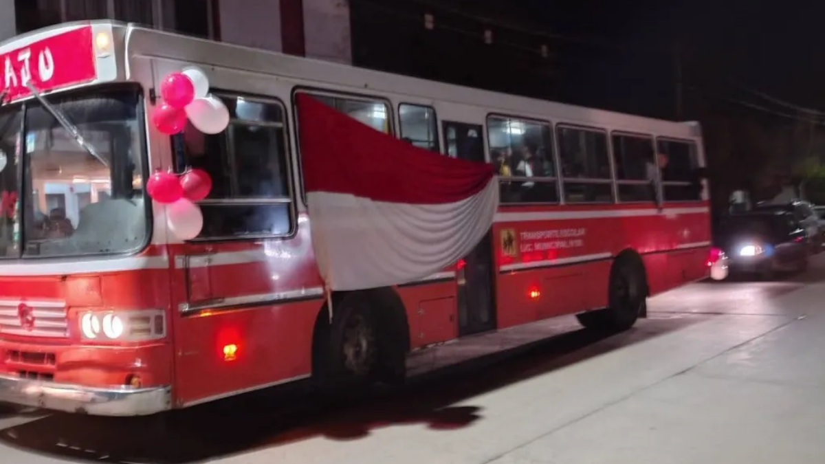 Atacaron el micro de un club a piedrazos y lastimaron gravemente a un niño