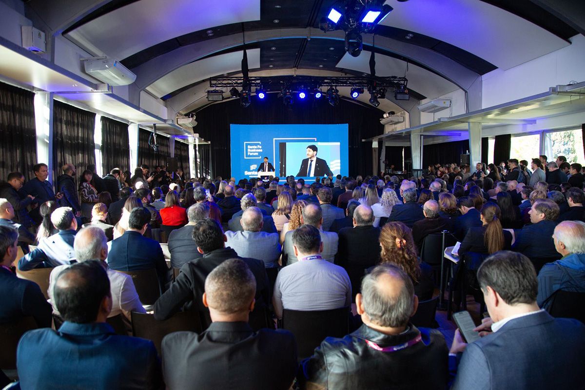 Este año, el evento reúne a 250 compradores internacionales, más de 1.000 empresas santafesinas y nacionales, y representantes diplomáticos de 30 países. Este año, el evento reúne a 250 compradores internacionales, más de 1.000 empresas santafesinas y nacionales, y representantes diplomáticos de 30 países.