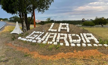 Un llamativo hecho de inseguridad este viernes por la tarde en La Guardia dejó como saldo una mujer herida con un arma cortante. Un llamativo hecho de inseguridad este viernes por la tarde en La Guardia dejó como saldo una mujer herida con un arma cortante.