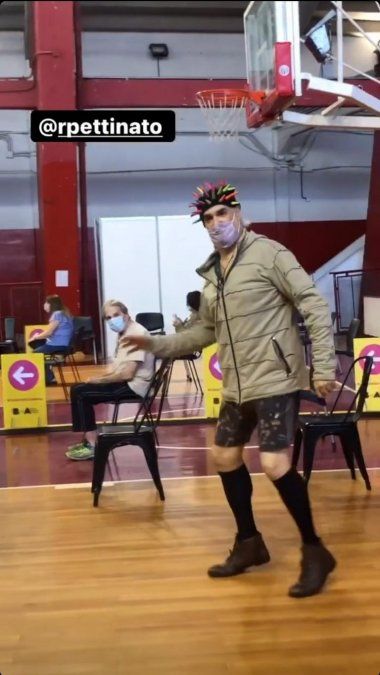 El look de Roberto Pettinato.