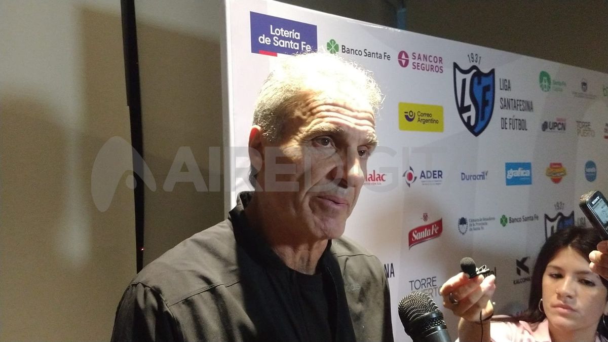 El campeón del mundo de México 1986 estuvo en el Congreso de Conmebol que se hizo en Santa Fe.