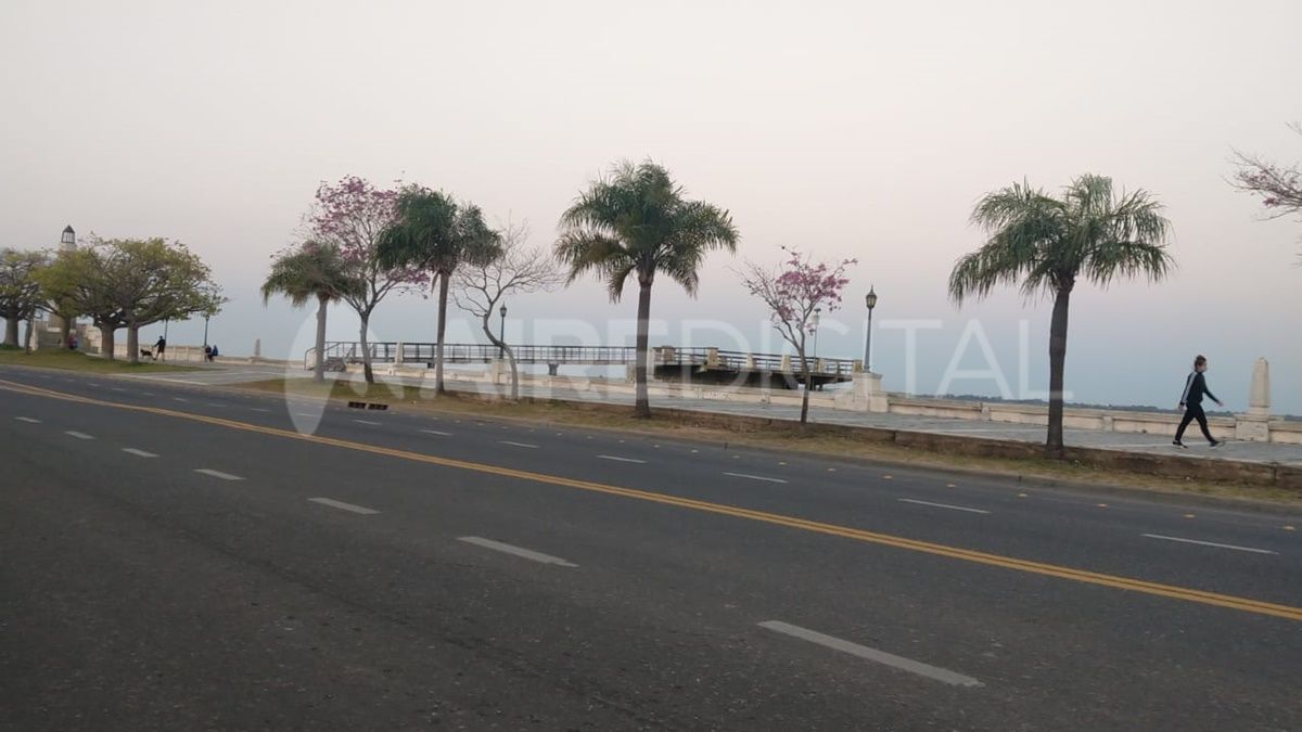 En la vereda peatonal de la costanera oeste, entre calles Maipú y Pedro Ferré se colocarían las placas de los deportistas santafesinos destacados.