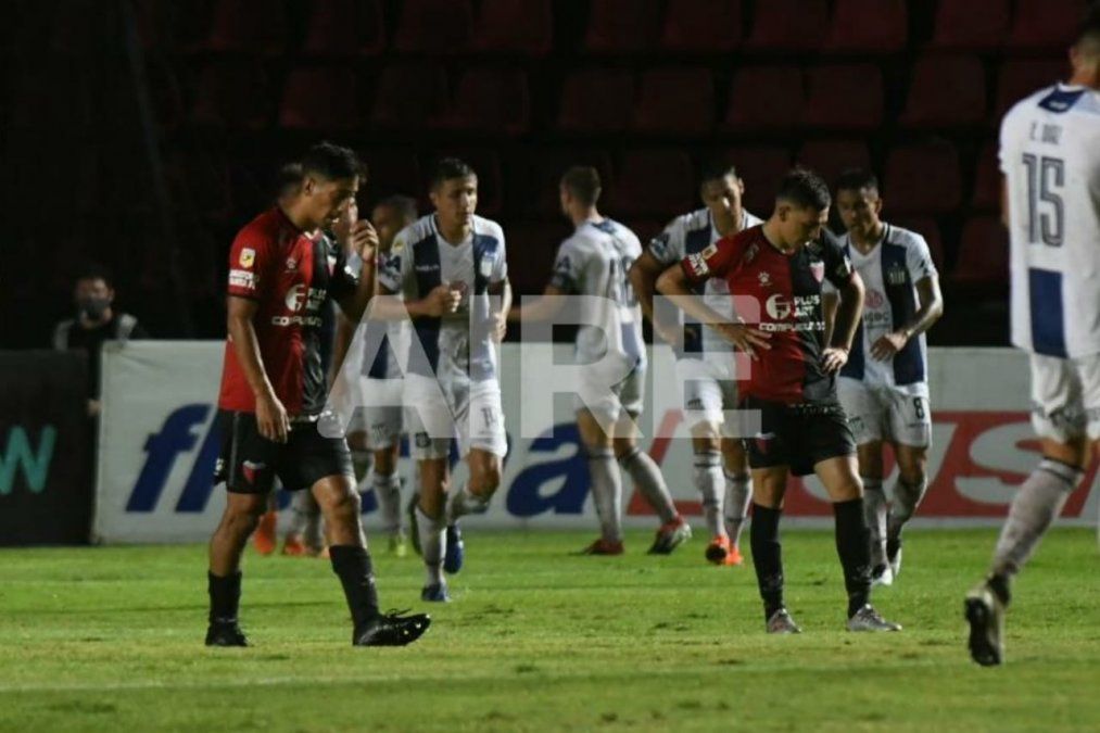Colón cayó 2-1 ante Talleres y le puso fin a su andar en la Copa Diego Maradona.