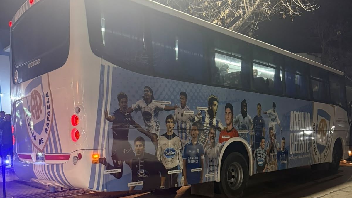 Con el aporte de varios jugadores, Atlético de Rafaela incorporó un micro para el traslado de sus deportistas. Con el aporte de varios jugadores, Atlético de Rafaela incorporó un micro para el traslado de sus deportistas.