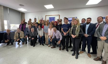 Los candidatos de los principales frentes políticos firmaron un acuerdo básico respecto a las principales problemáticas sociales. Los candidatos de los principales frentes políticos firmaron un acuerdo básico respecto a las principales problemáticas sociales.