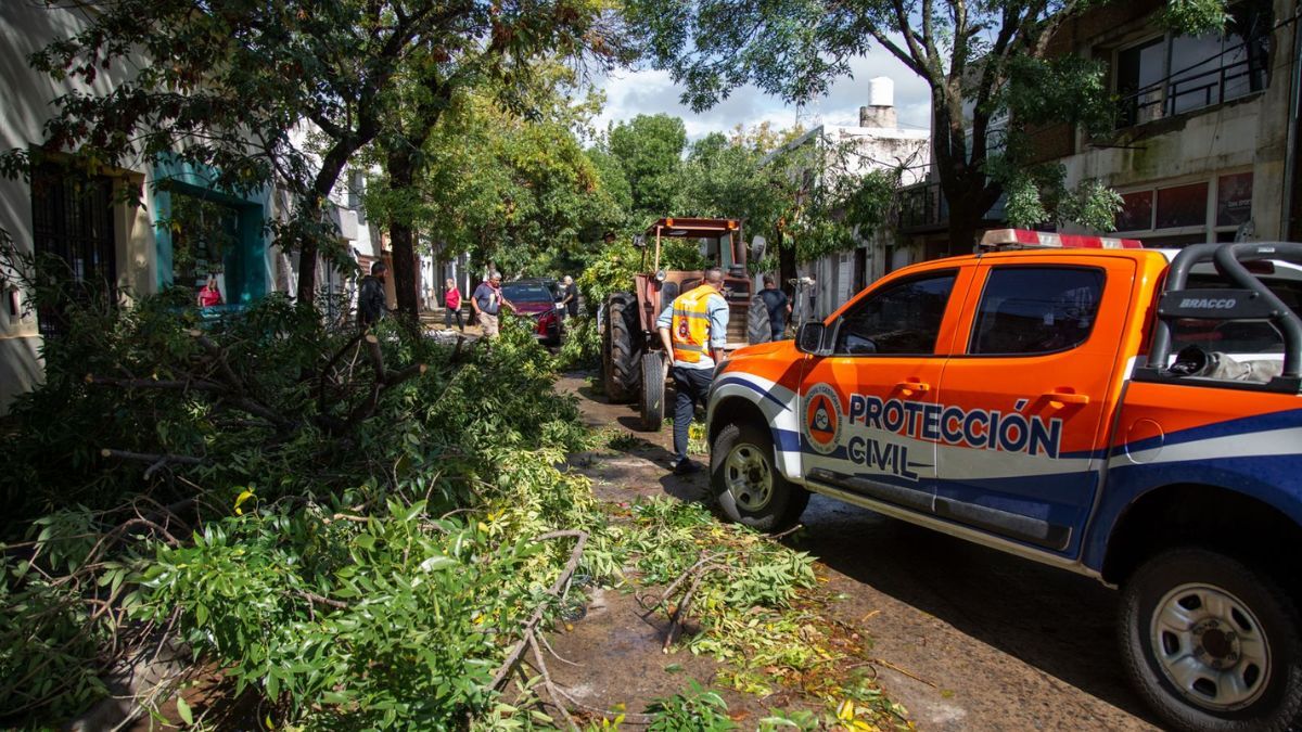 El gobernador Pullaro recorrió las localidades afectadas por el temporal en Santa Fe y prometió asistencia inmediata de provincia y Nación
