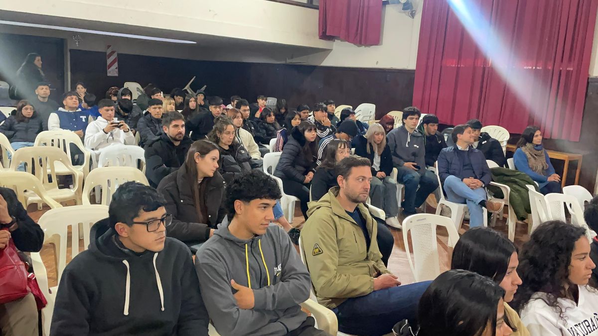 El acto de apertura de sobres se realizó en el Colegio Nacional. El acto de apertura de sobres se realizó en el Colegio Nacional.