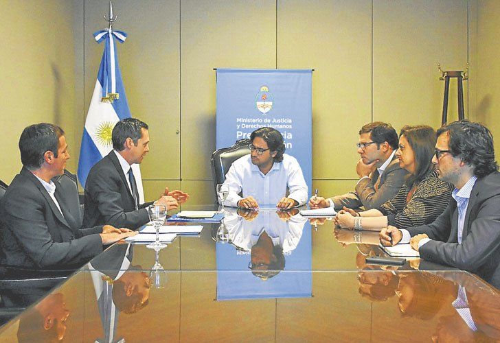 El oficialismo busca una ley para regular las prisiones preventivas