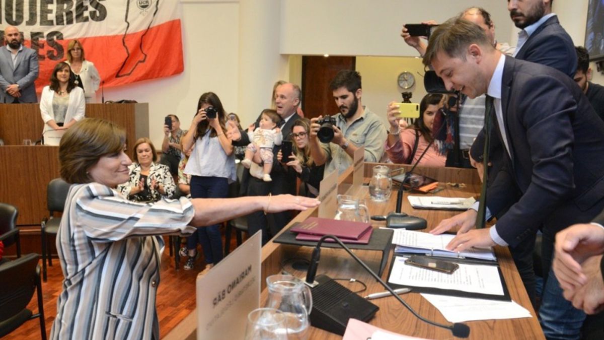 Jatón renunció a su banca en el Concejo de Santa Fe y asumió Laura Spina en su reemplazo
