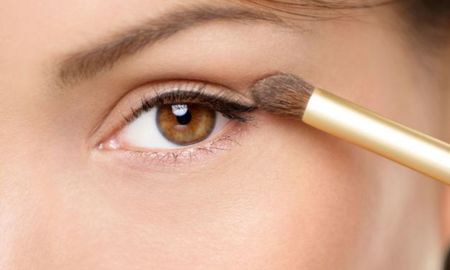 Cómo levantar los párpados caídos sin necesidad de usar botox o cirugía. Cómo levantar los párpados caídos sin necesidad de usar botox o cirugía.