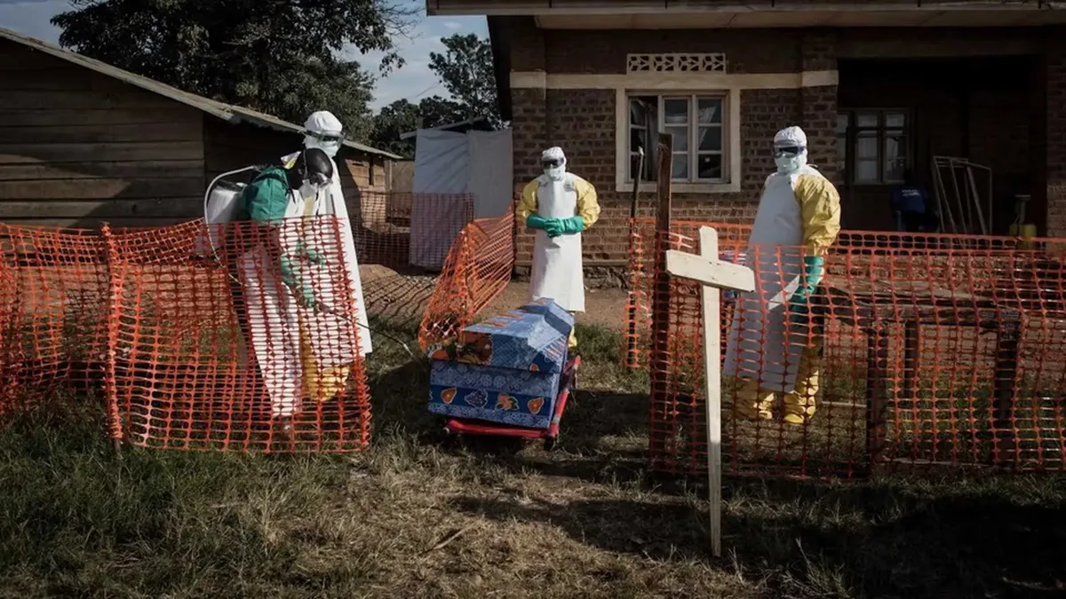 La medida fue adoptada tras la detección de un agresivo brote de ébola, impulsado por la variante del virus Bundibugyo, que ya golpea con fuerza a las poblaciones de la República Democrática del Congo (RDC) y de Uganda, África. La medida fue adoptada tras la detección de un agresivo brote de ébola, impulsado por la variante del virus Bundibugyo, que ya golpea con fuerza a las poblaciones de la República Democrática del Congo (RDC) y de Uganda, África.