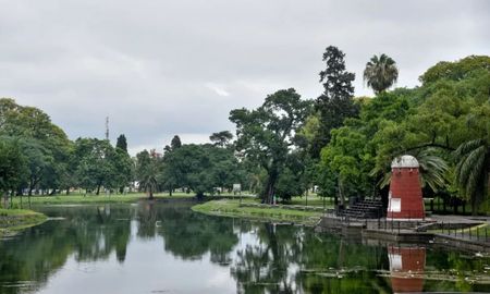 El Parque 25 de Mayo en Mendoza ofrece una combinación única de naturaleza y arte, convirtiéndolo en un espacio perfecto para relajarse. El Parque 25 de Mayo en Mendoza ofrece una combinación única de naturaleza y arte, convirtiéndolo en un espacio perfecto para relajarse.