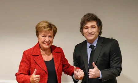 De esta manera, la Argentina recibirá un desembolso inmediato de DEG 1.529 millones (aproximadamente USD 2.000 millones). De esta manera, la Argentina recibirá un desembolso inmediato de DEG 1.529 millones (aproximadamente USD 2.000 millones).
