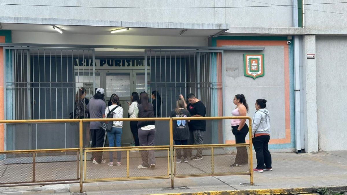 Familias reclamaron seguridad en escuela Lourdes tras las amenazas de una madre a otra en la puerta del establecimiento educativo.