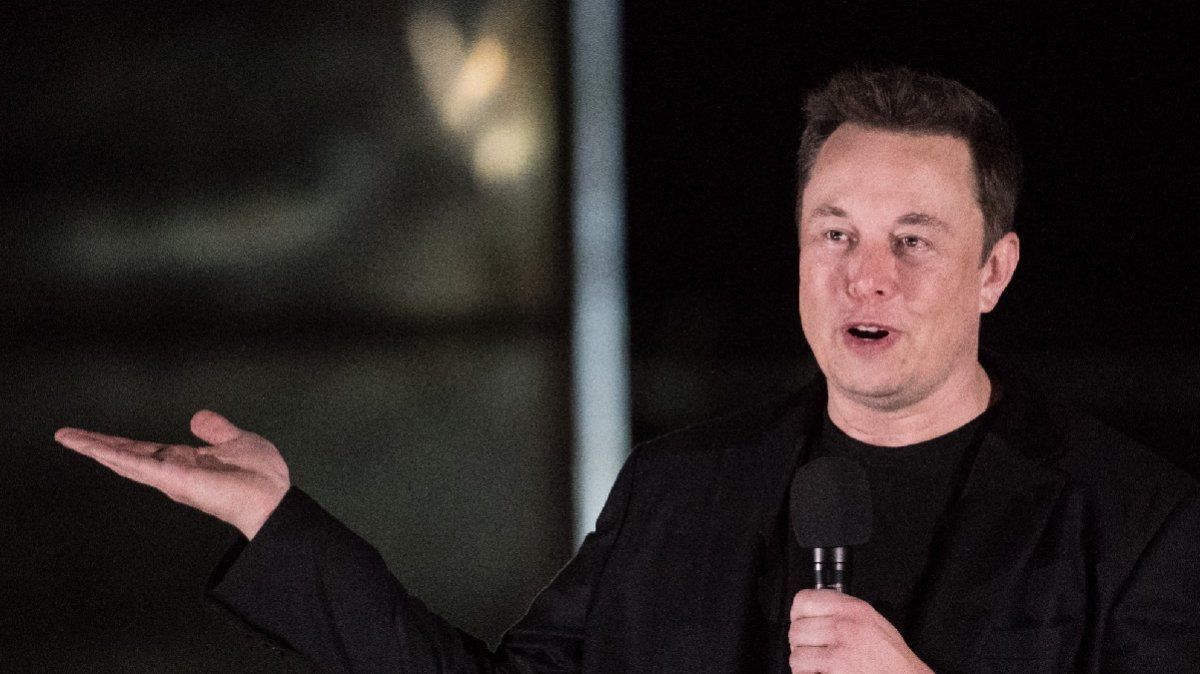 Según Elon Musk, la actitud es un factor muy importante en el ambiente laboral, ya que es realmente contagiosa.