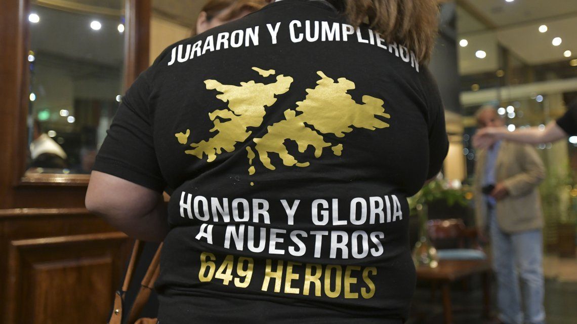 Los familiares de los caídos en las Malvinas viajan para cerrar una herida de 36 años