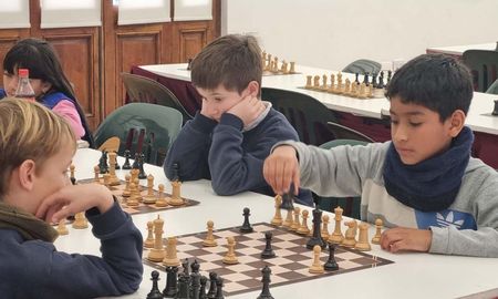 Más de 2.000 estudiantes de toda la provincia participan del Campeonato de Ajedrez Escolar, En el marco del programa Moviendo Mentes, dependiente del Ministerio de Educación. Más de 2.000 estudiantes de toda la provincia participan del Campeonato de Ajedrez Escolar, En el marco del programa Moviendo Mentes, dependiente del Ministerio de Educación.
