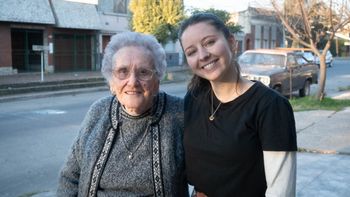 Recetas con historia: la abuela y la nieta que enamoran en redes desde el corazón de Candioti